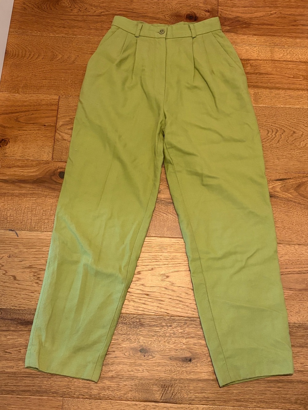 Women's Canadian 100% Wool Chartreuse Green Pleated Trousers Fully Lined Vintage